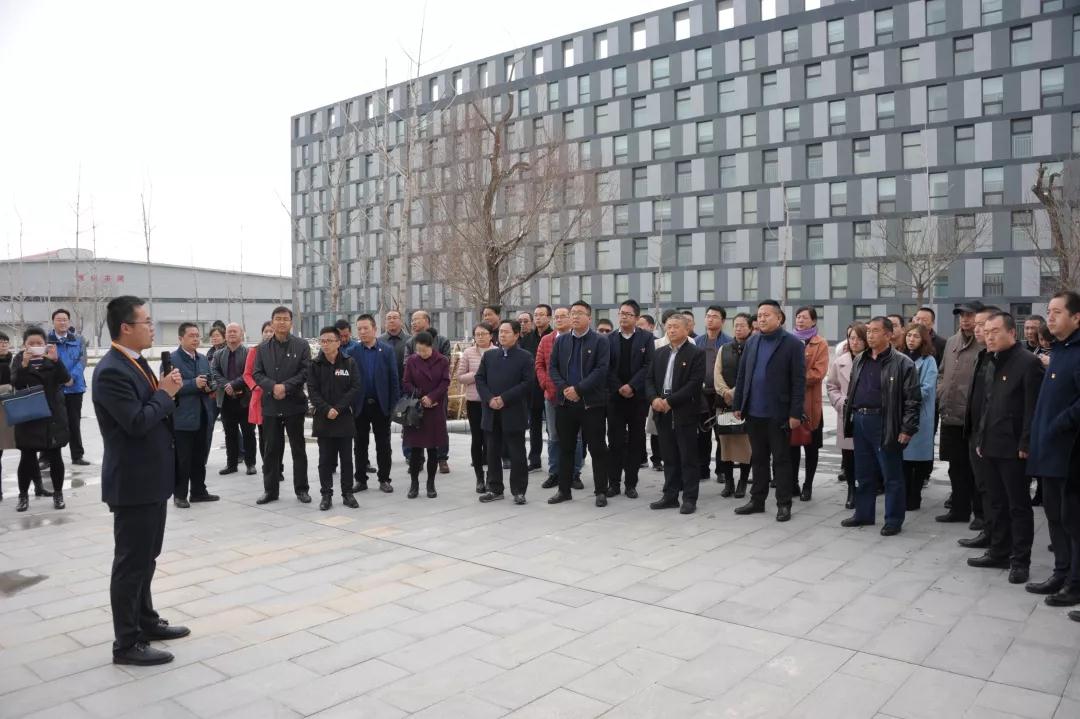 甘肅省第三期黨建強、發(fā)展強非公經(jīng)濟工作能力提升培訓(xùn)班參觀蘭州新區(qū)“亞太三廠” 項目